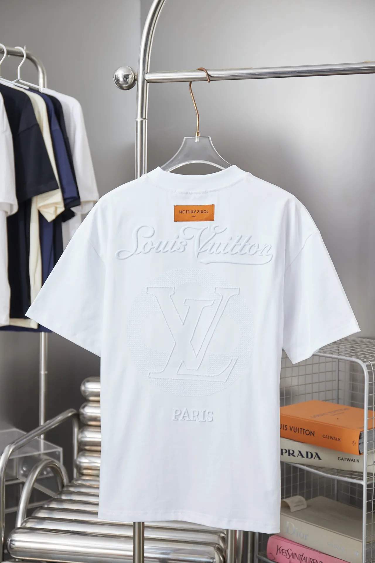 🅿️200 1V 25SS early spring new style short sleeves with embroidered letters, light luxury, a must-have item for daily commuting for men and women, correct version, welcome to compare, detailed features · 320 grams of 100% pure cotton double yarn jersey fabric · Special thickened 32 pieces of double yarn 1X1 thread in the same vat · Imported Tajima machine hollow embroidered letter logo. Ready-made garments are washed to make the embroidery softer · Double-needle sewing and cross-seam technology · Original main mark, washed tag, brand moisture-proof paper packaging Color: black/white Size: S/M/L/XL